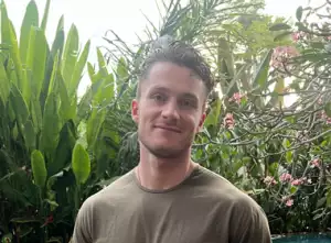 Howard in a tropical setting